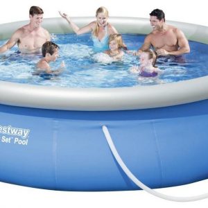 Aufblasbarer Familienpool, ideal für Sommer im Garten, schnell aufzubauen, mit Kindern und Erwachsenen nutzbar.